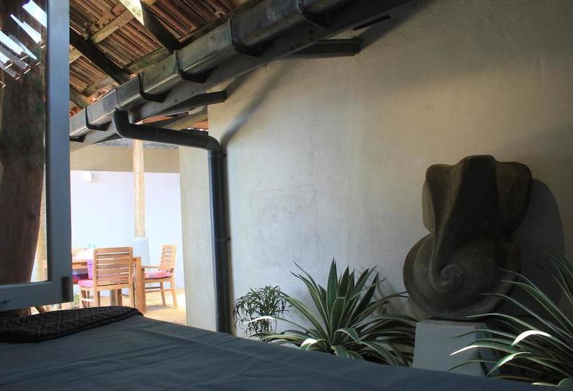 ベッドアンドブレックファースト Eka Beach