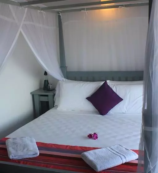 Aamiaismajoitus (B&B) Eka Beach
