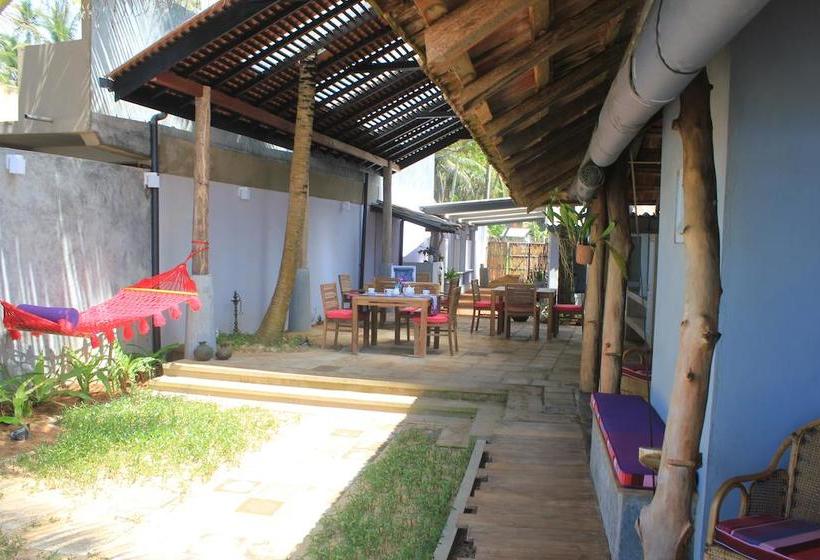 ベッドアンドブレックファースト Eka Beach