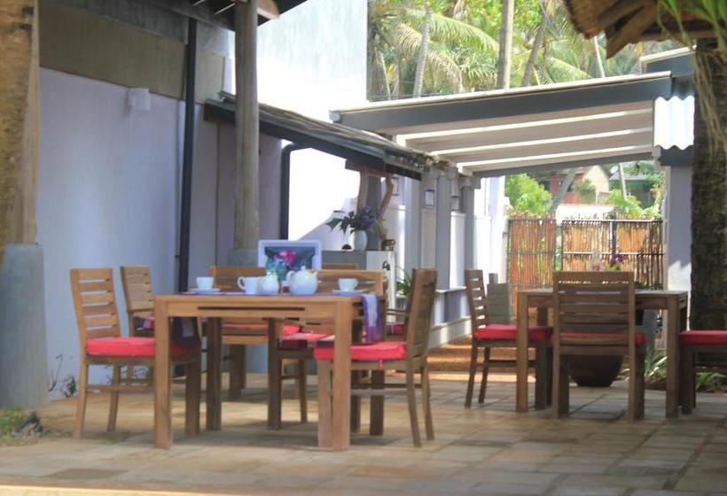 ベッドアンドブレックファースト Eka Beach