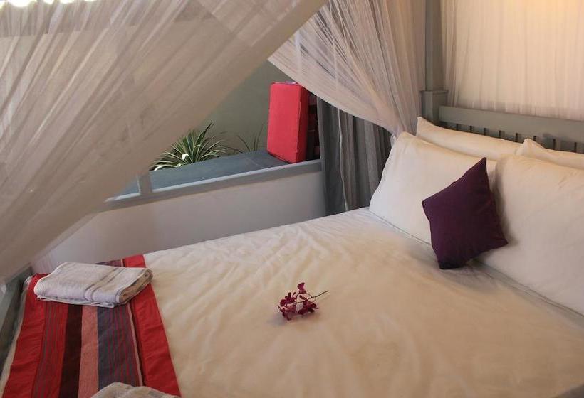 ベッドアンドブレックファースト Eka Beach