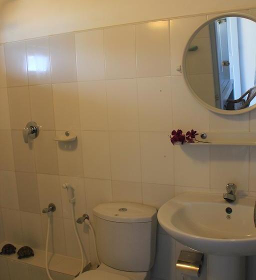 ベッドアンドブレックファースト Eka Beach