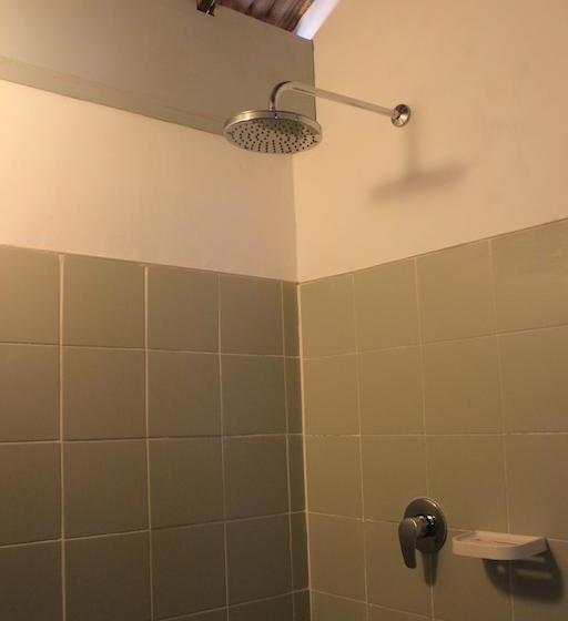 ベッドアンドブレックファースト Eka Beach