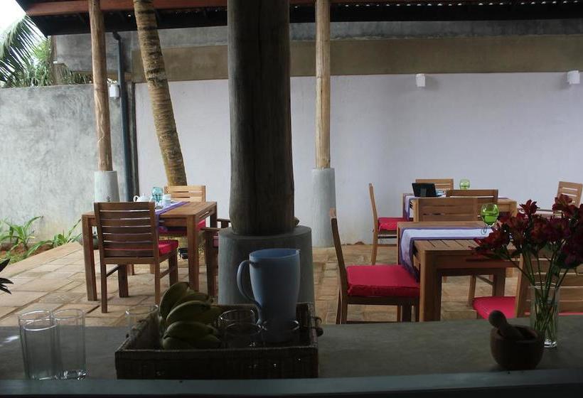 ベッドアンドブレックファースト Eka Beach