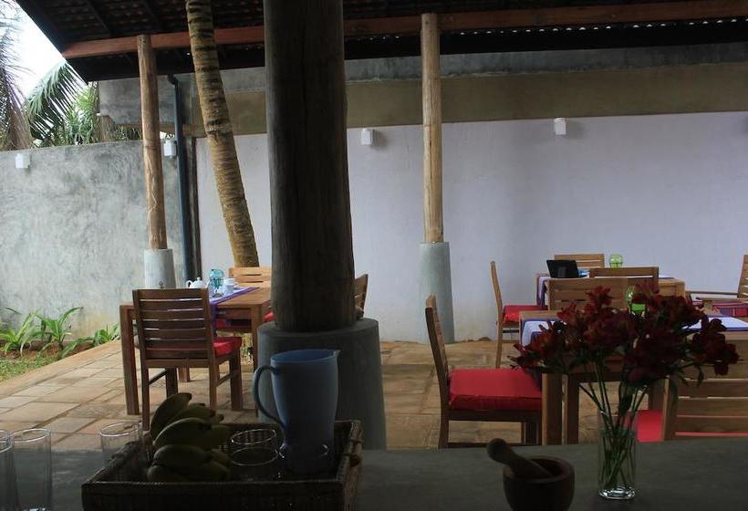 ベッドアンドブレックファースト Eka Beach