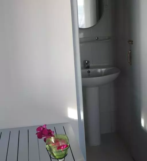 Aamiaismajoitus (B&B) Eka Beach