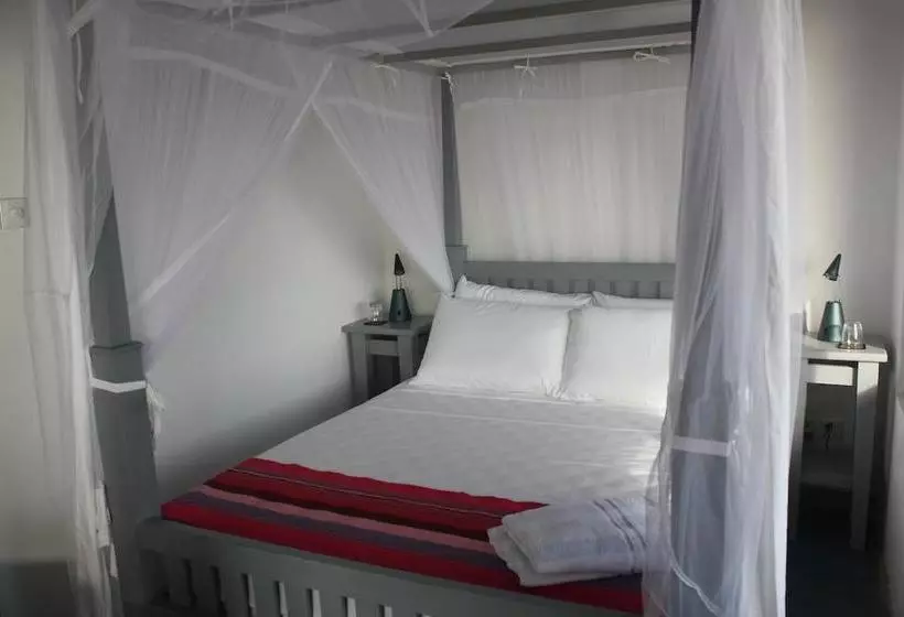 Aamiaismajoitus (B&B) Eka Beach