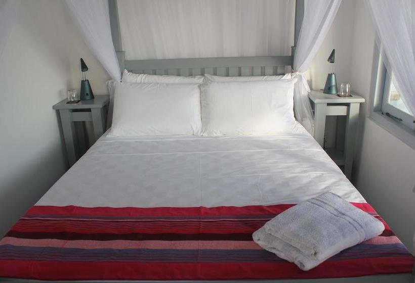 ベッドアンドブレックファースト Eka Beach