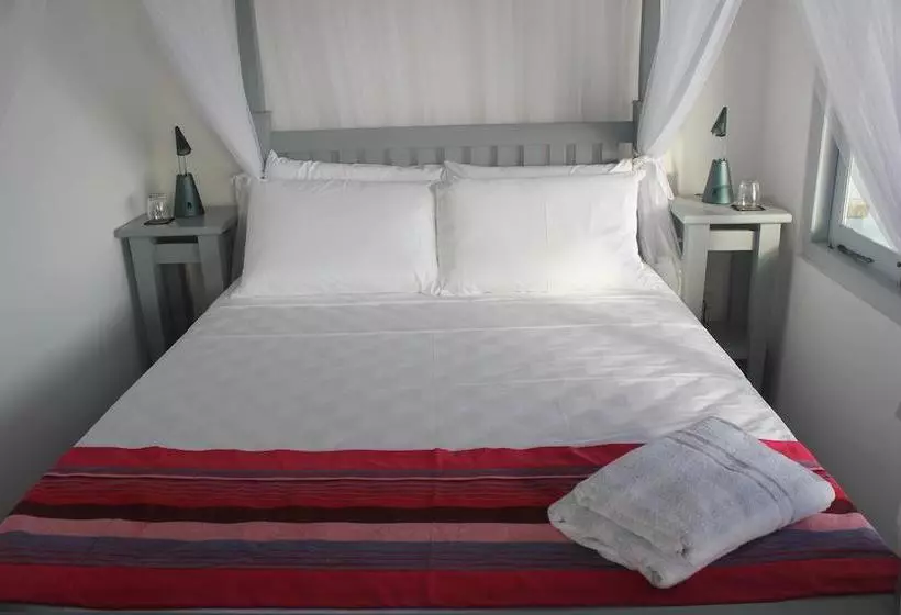 Aamiaismajoitus (B&B) Eka Beach