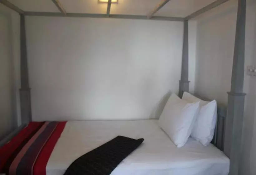 Aamiaismajoitus (B&B) Eka Beach