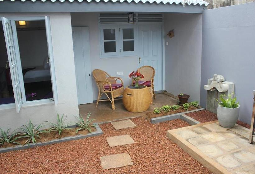 ベッドアンドブレックファースト Eka Beach