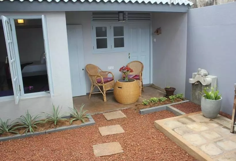Aamiaismajoitus (B&B) Eka Beach