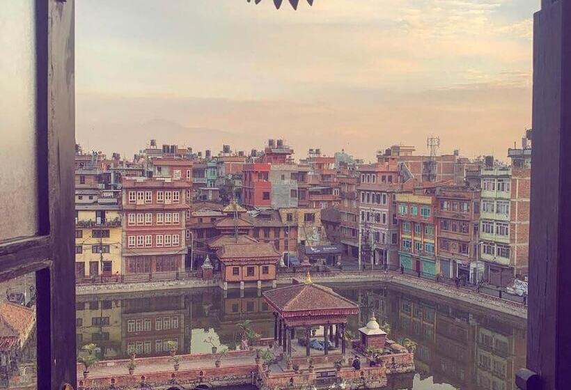 تختخواب و صبحانه Tajaa Pha The Heritage Home