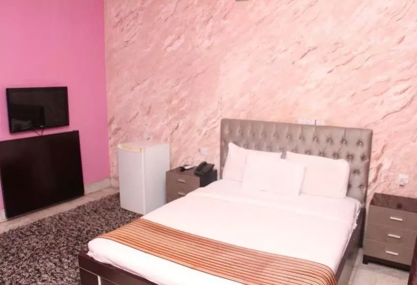 Emirates International Hotel & Suites