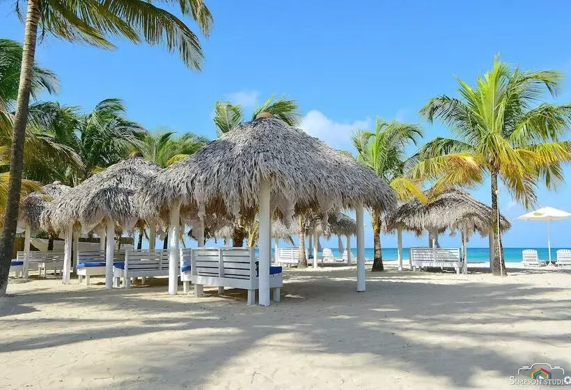 ホテル Arenas Beach