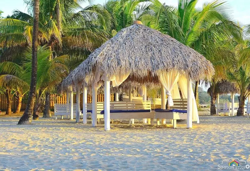 ホテル Arenas Beach