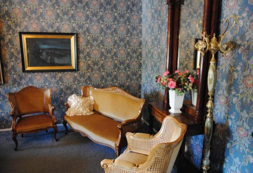 هتل Villa Antonius