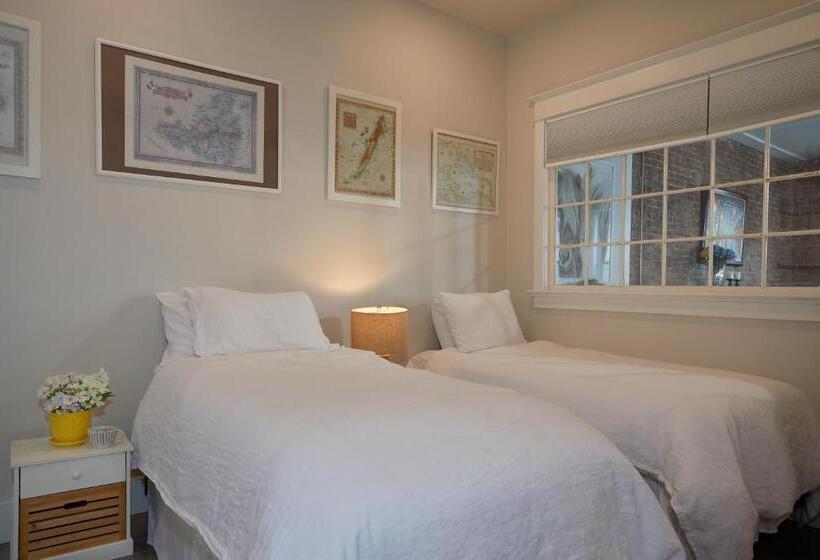 L Auberge De France Inn