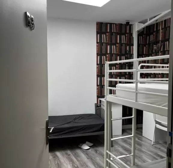 هاستل Chez Mia Paris