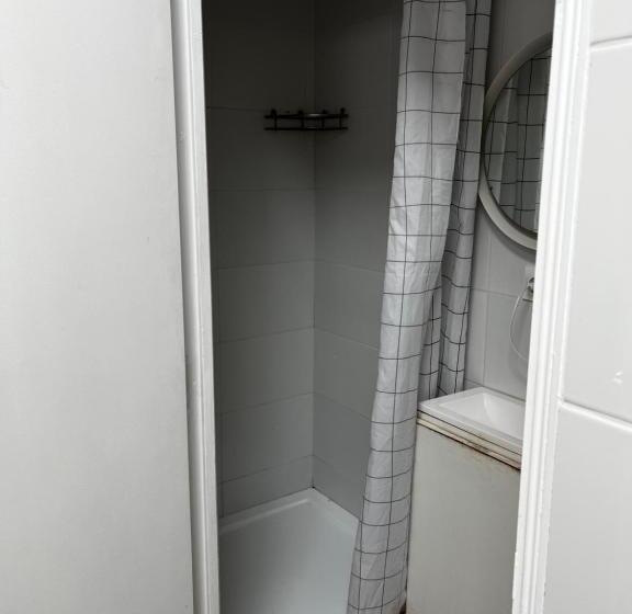 هاستل Chez Mia Paris