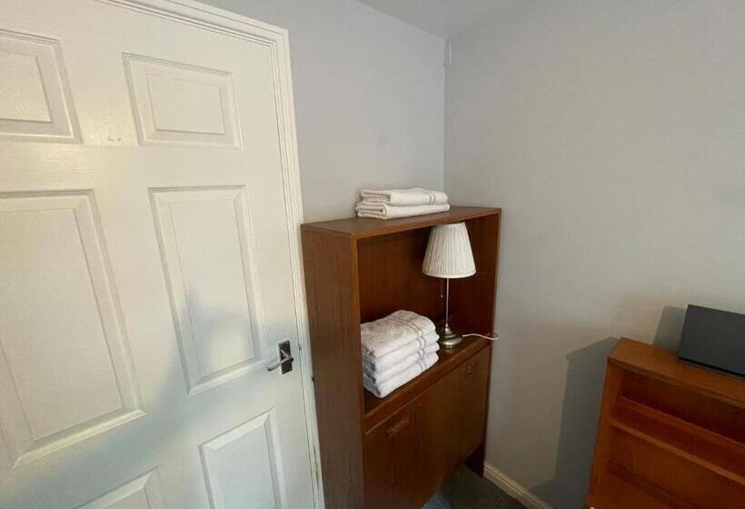 Пансион Village Quarter