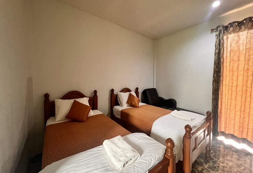 בית מלון כפרי Oyo 75517 Mananchaya Resort