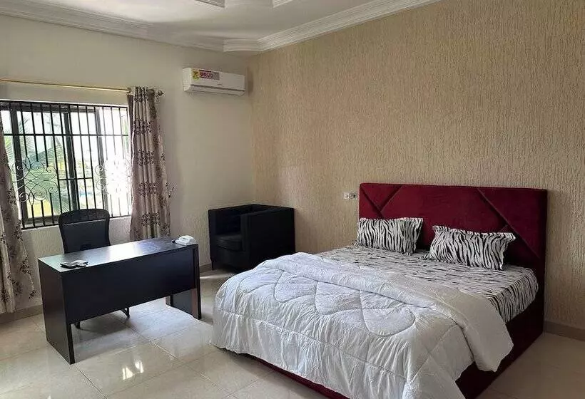 Hotelli Maya Lodge And Catering Services