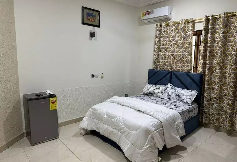 Hotelli Maya Lodge And Catering Services