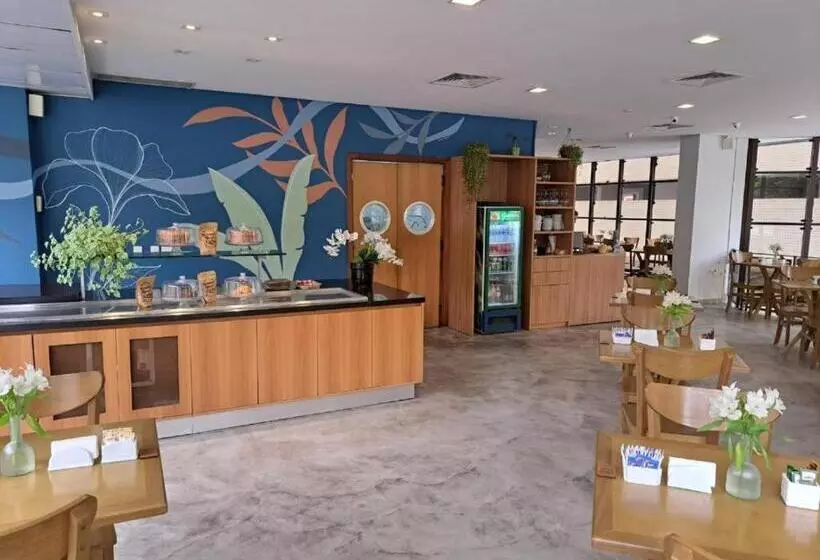 Hotelli Flat Cosmopolitan Praia Com Estacionamento Grátis   Gonzaga   Andar Alto