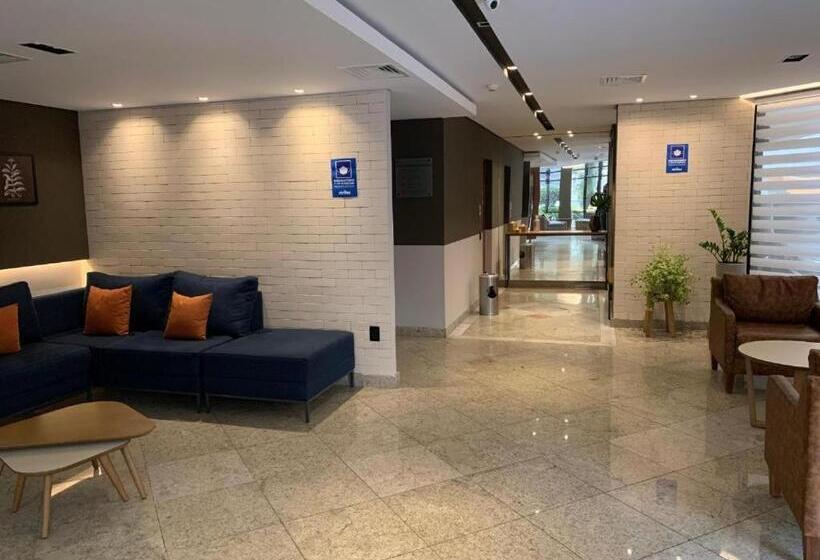 ホテル Flat Cosmopolitan Praia Com Estacionamento Grátis   Gonzaga   Andar Alto