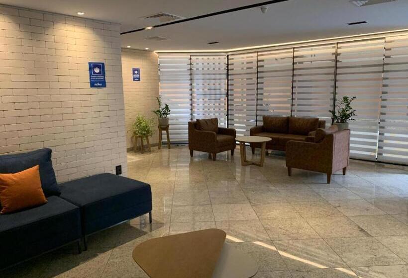 ホテル Flat Cosmopolitan Praia Com Estacionamento Grátis   Gonzaga   Andar Alto