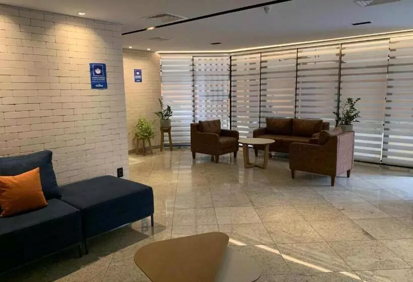 Hotelli Flat Cosmopolitan Praia Com Estacionamento Grátis   Gonzaga   Andar Alto