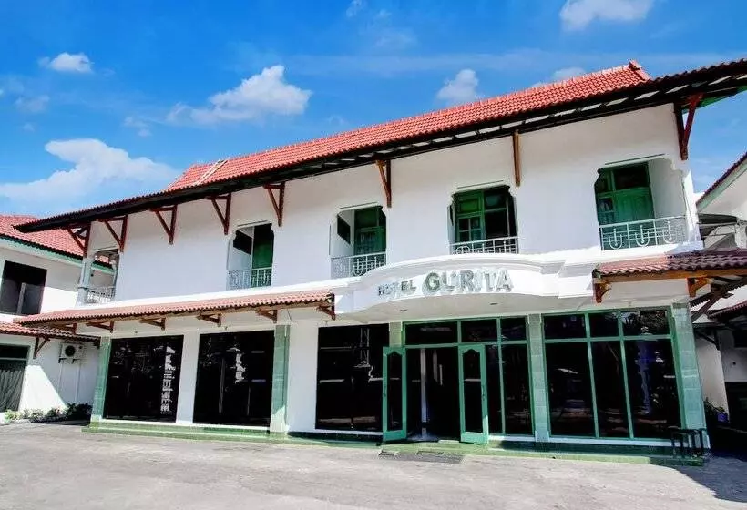 Oyo 94082 Hotel Gurita
