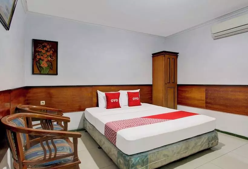 Oyo 94082 Hotel Gurita
