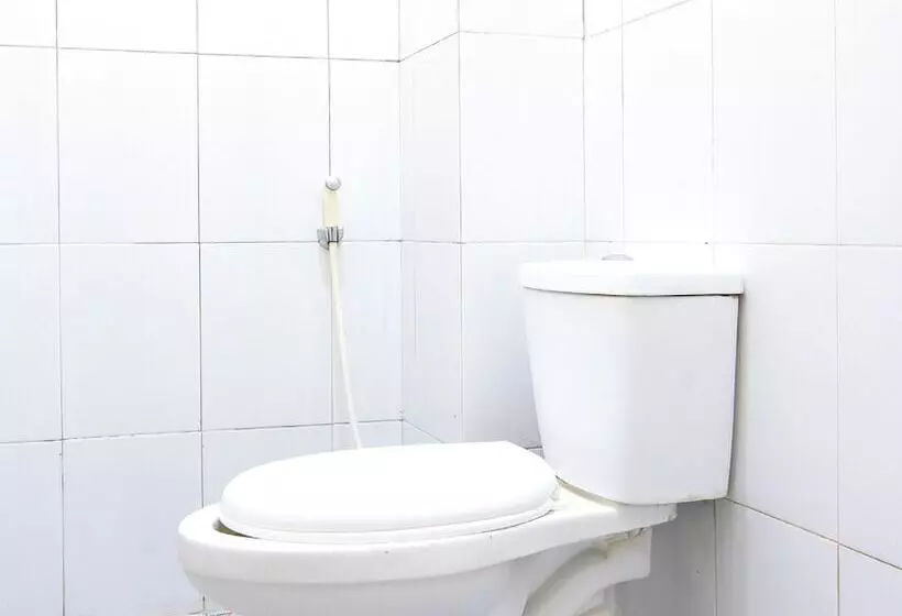 Oyo 94082 Hotel Gurita