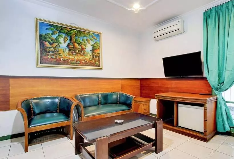 Oyo 94082 Hotel Gurita