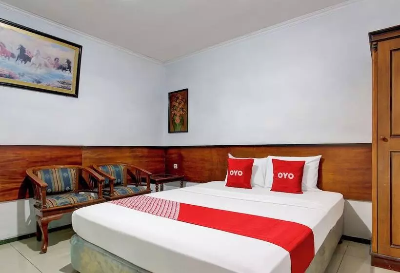 Oyo 94082 Hotel Gurita