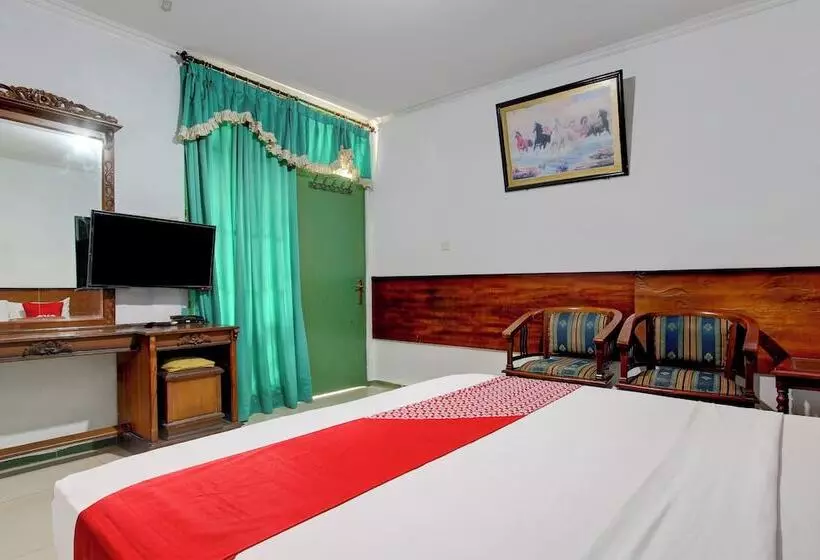 Oyo 94082 Hotel Gurita