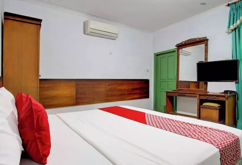 Oyo 94082 Hotel Gurita