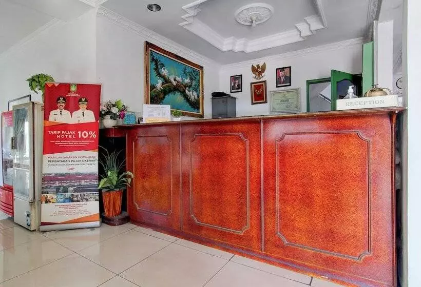 Oyo 94082 Hotel Gurita