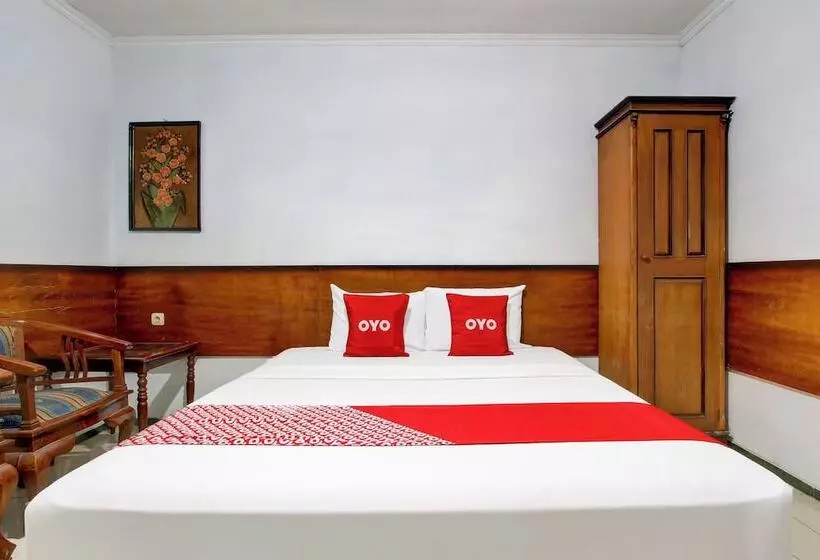 Oyo 94082 Hotel Gurita