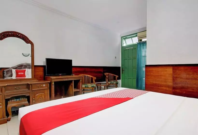 Oyo 94082 Hotel Gurita