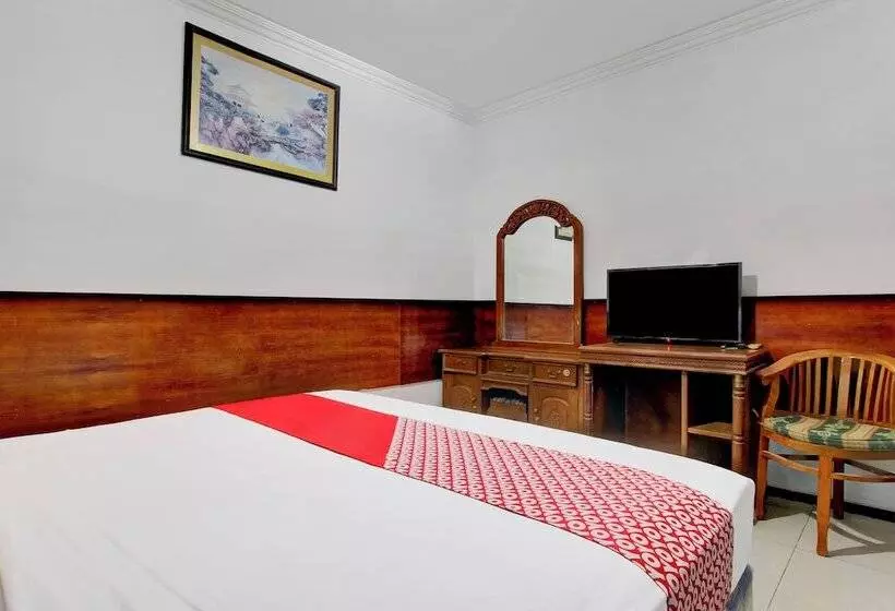 Oyo 94082 Hotel Gurita