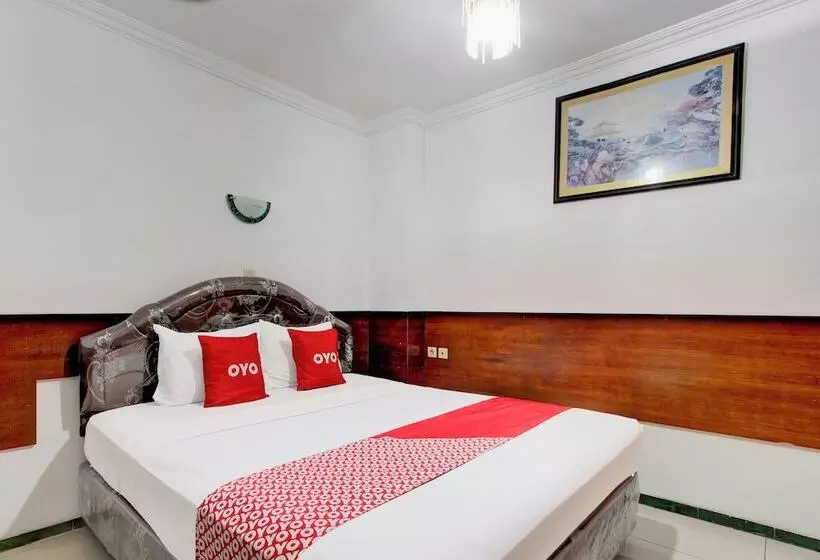 Oyo 94082 Hotel Gurita