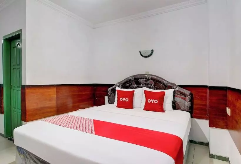 Oyo 94082 Hotel Gurita