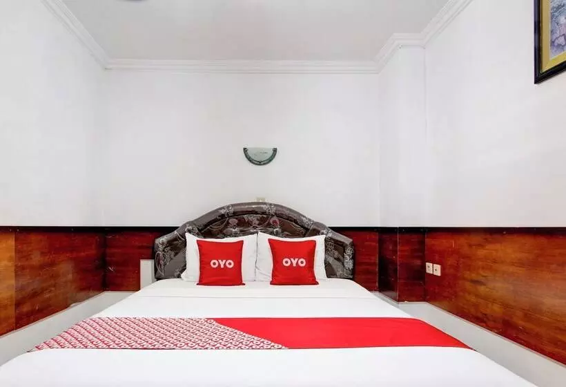 Oyo 94082 Hotel Gurita