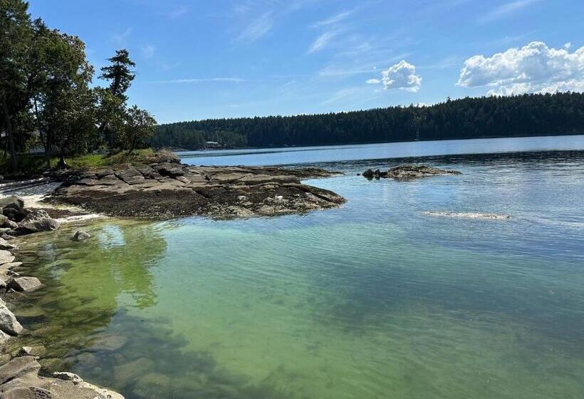 پانسیون Thetis Island Get Away Cottage