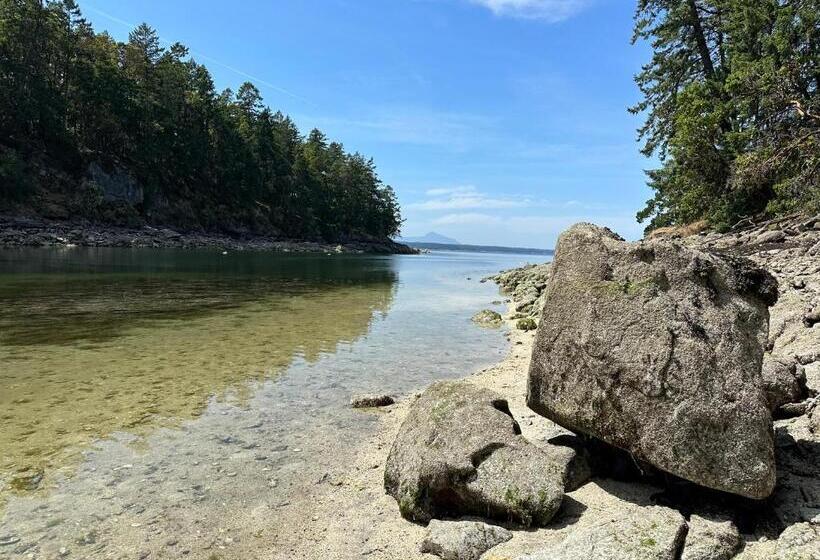 پانسیون Thetis Island Get Away Cottage