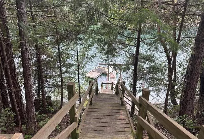 Majatalo Thetis Island Get Away Cottage