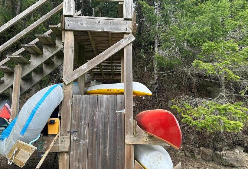 پانسیون Thetis Island Get Away Cottage